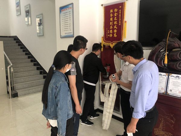 泓源新能源公司、出租車公司聯(lián)合開展消防安全演練(圖2)