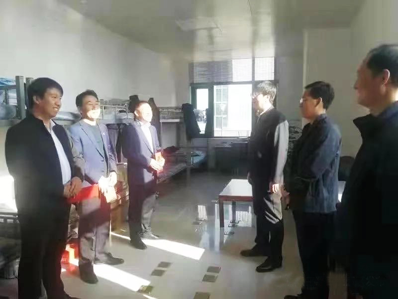 工業(yè)園區(qū)管委會、泓源公司慰問園區(qū)機(jī)關(guān)保安門衛(wèi)等一線人員(圖2)