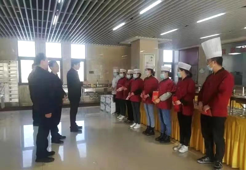 工業(yè)園區(qū)管委會、泓源公司慰問園區(qū)機(jī)關(guān)保安門衛(wèi)等一線人員(圖3)