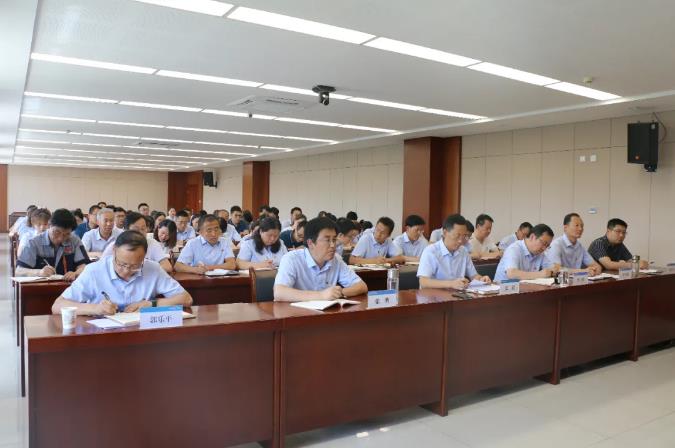 市政府國(guó)資委黨委委員、副主任邊疆到泓源公司講黨課(圖3)